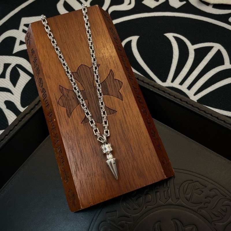 Ch*0me He**ts necklaces